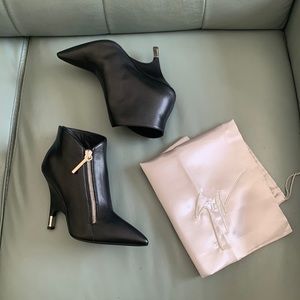 Giuseppe Zanotti  Asymmetrical  leather ankle boots with logo detail